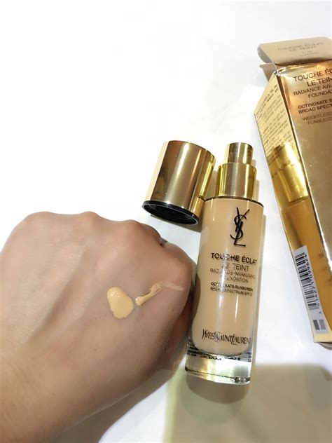 Yves Saint Laurent Touche Éclat Le Teint Foundation SPF 22, B60